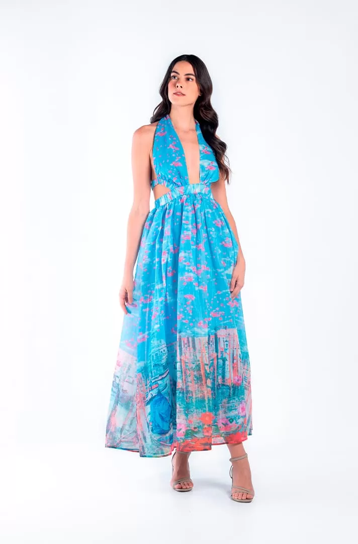 Vestido largo color azul pastel con estampado floral