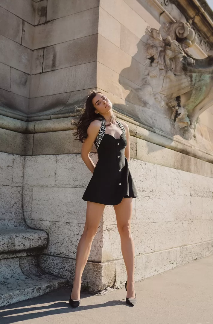 Vestido negro con brillantes