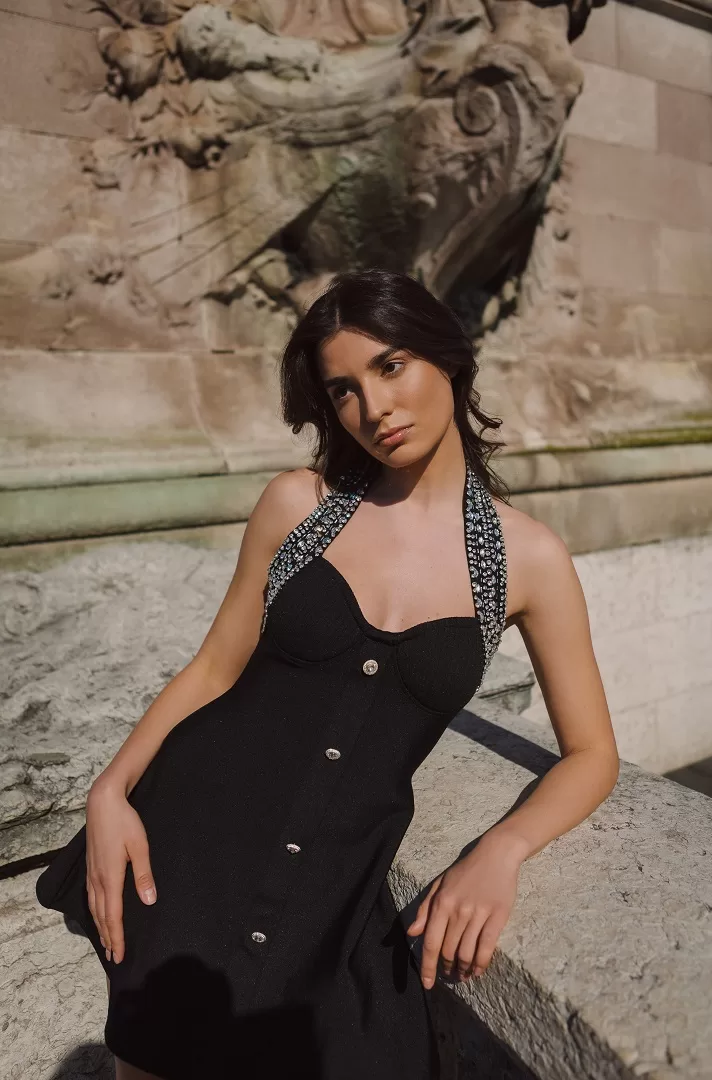 Vestido negro con brillantes