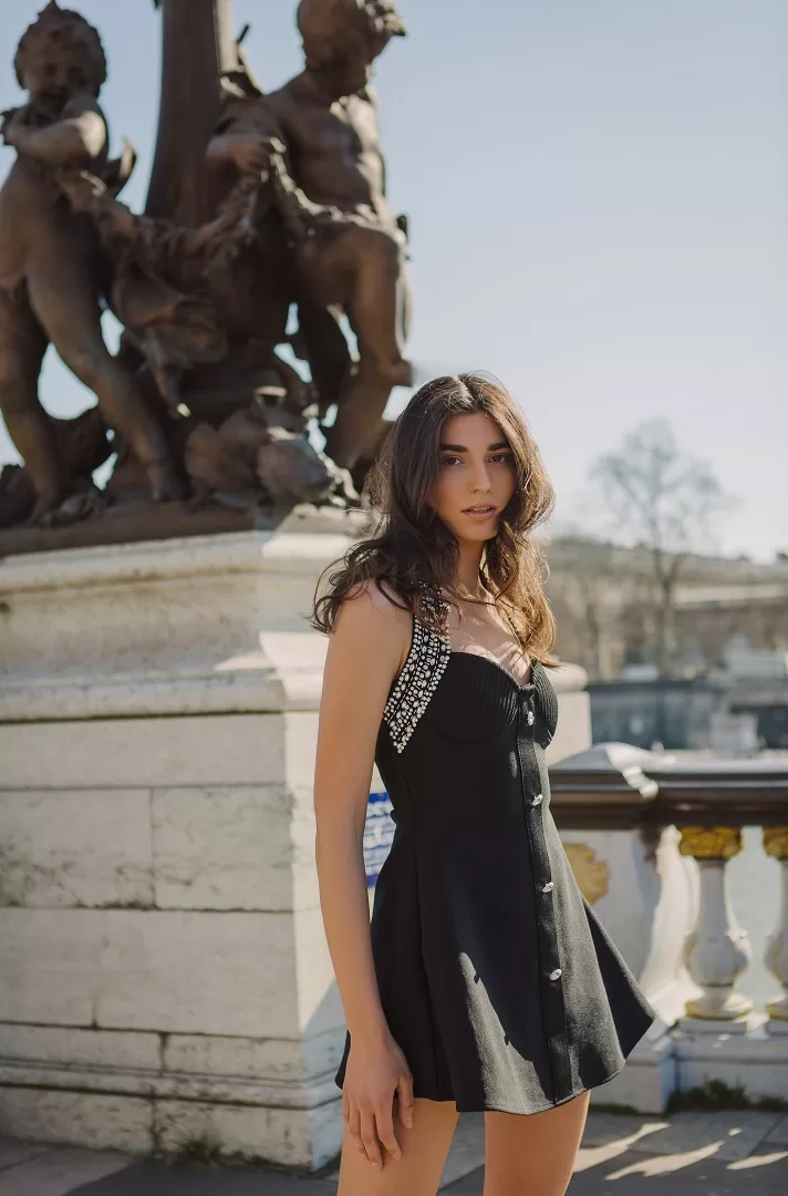 Vestido negro con brillantes